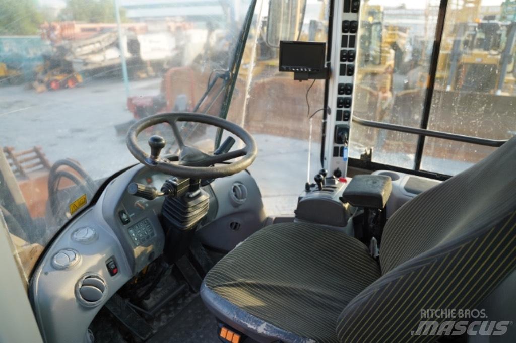 Volvo L220 F Gumikerekes homlokrakodók