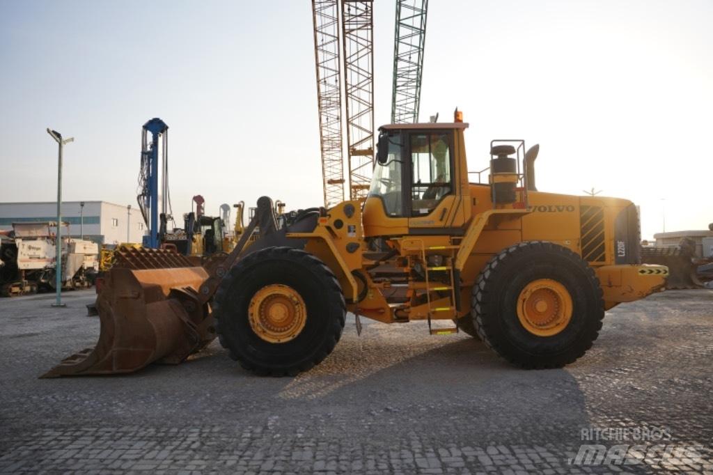 Volvo L220 F Gumikerekes homlokrakodók