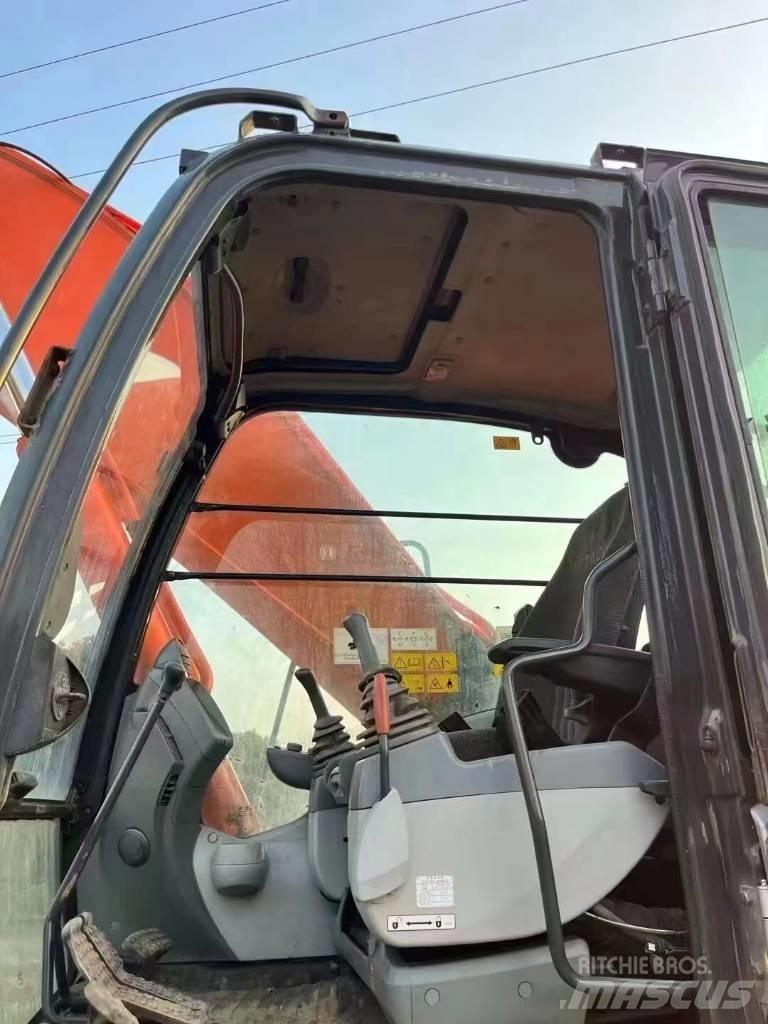 Hitachi ZX 300 Lánctalpas kotrók