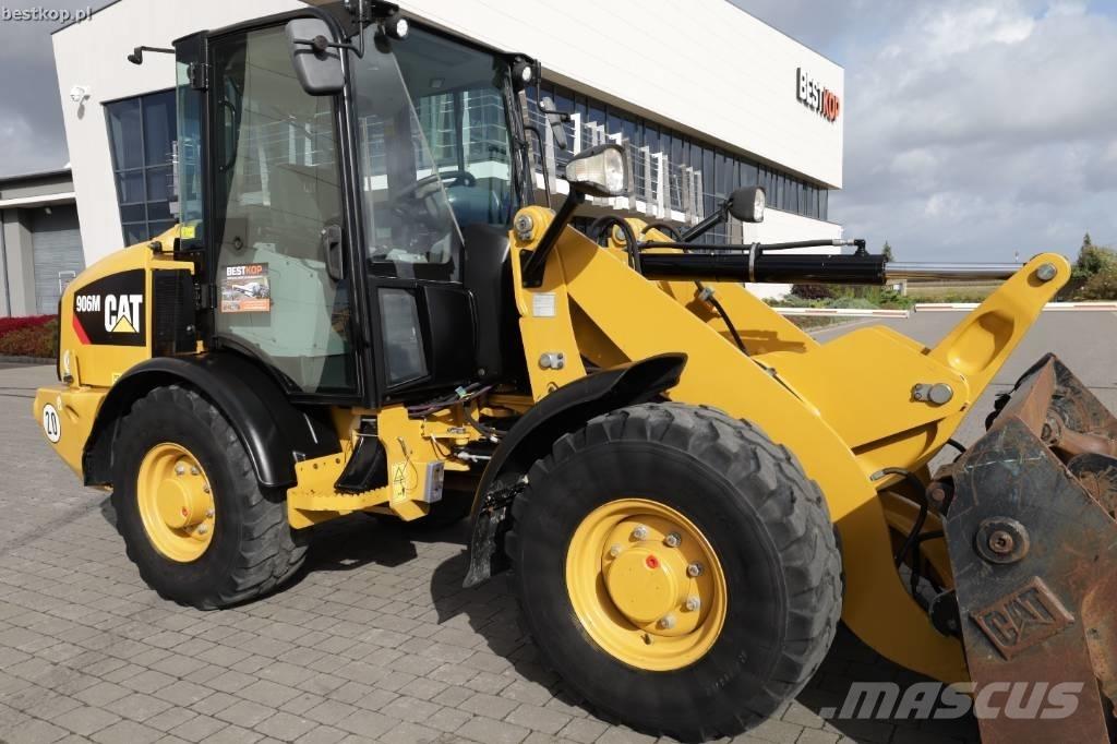 CAT 906M Gumikerekes homlokrakodók