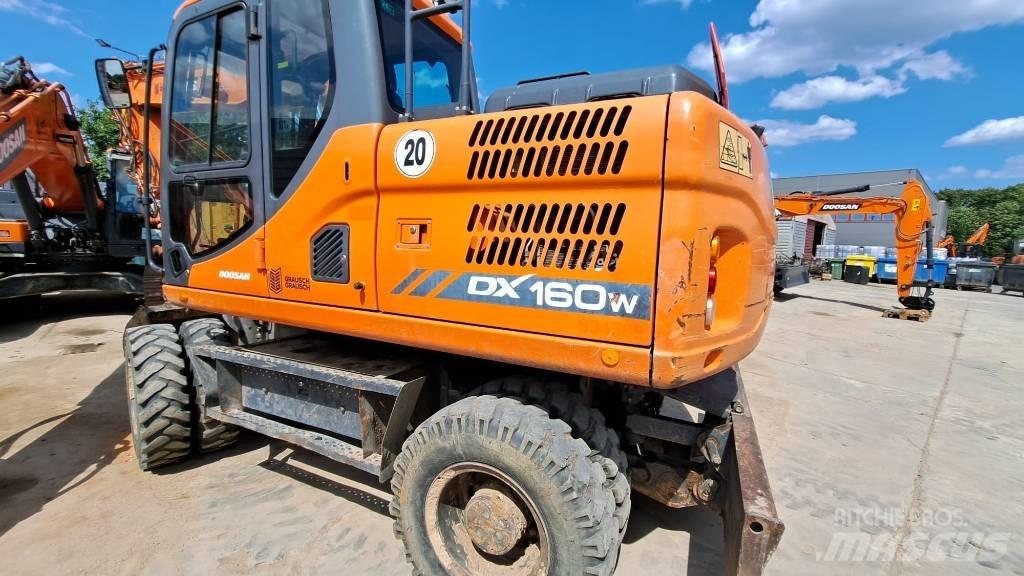 Doosan DX 160 W-3 Gumikerekes kotrók