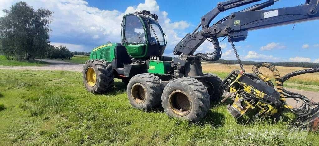 John Deere 1170 E Betakarítók