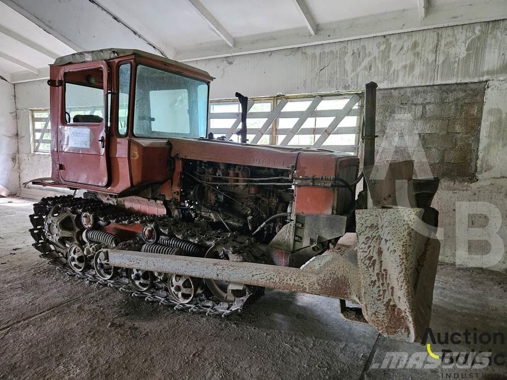  Onbekend DT-75 lánctalpas dózerek