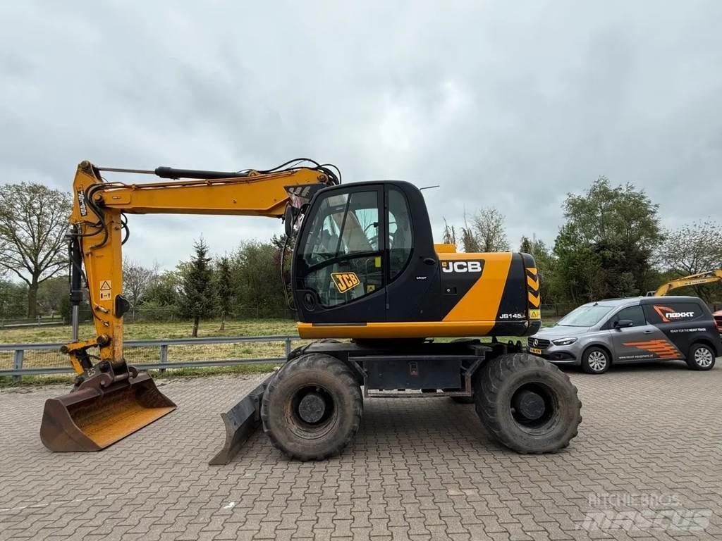 JCB JS 145W Gumikerekes kotrók