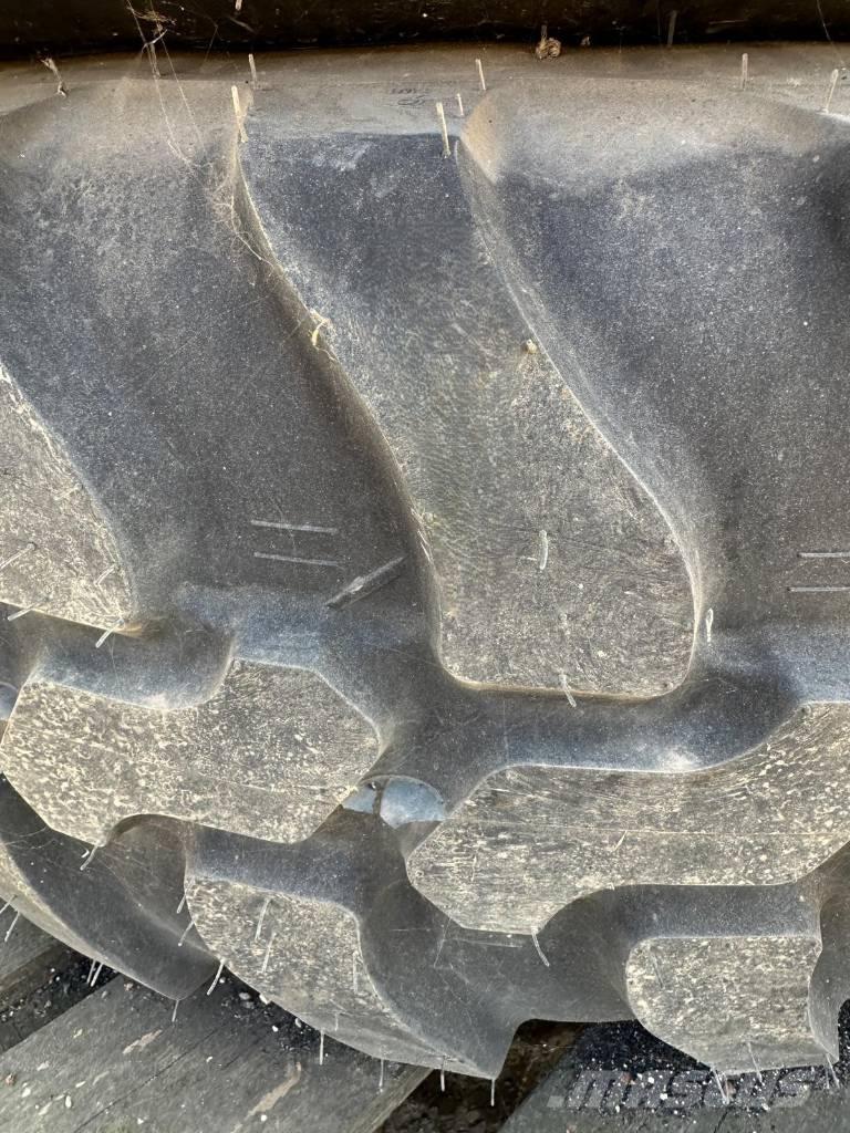 Dunlop 405/70R20 Gumiabroncsok, kerekek és felnik