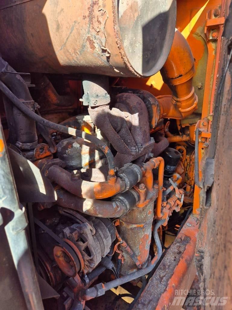 Hitachi FR 130 Gumikerekes homlokrakodók