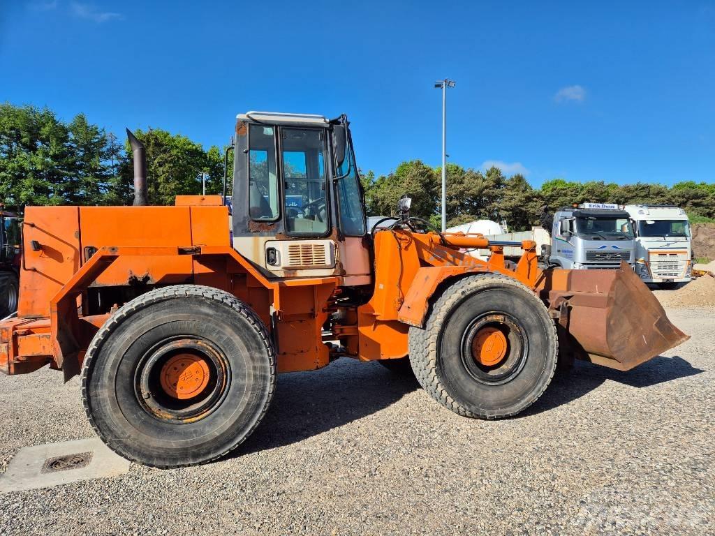 Hitachi FR 130 Gumikerekes homlokrakodók