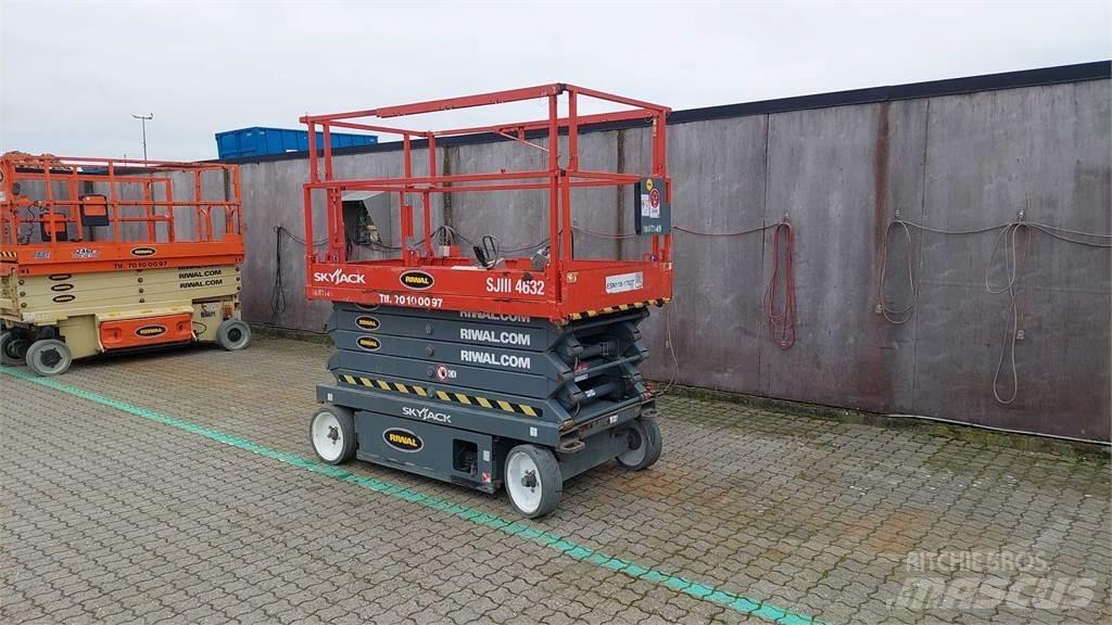 SkyJack SJIII4632 Ollós emelők
