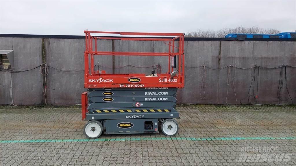 SkyJack SJIII4632 Ollós emelők