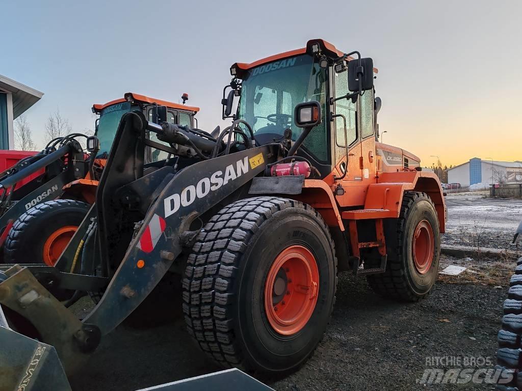 Doosan DL 220 Gumikerekes homlokrakodók