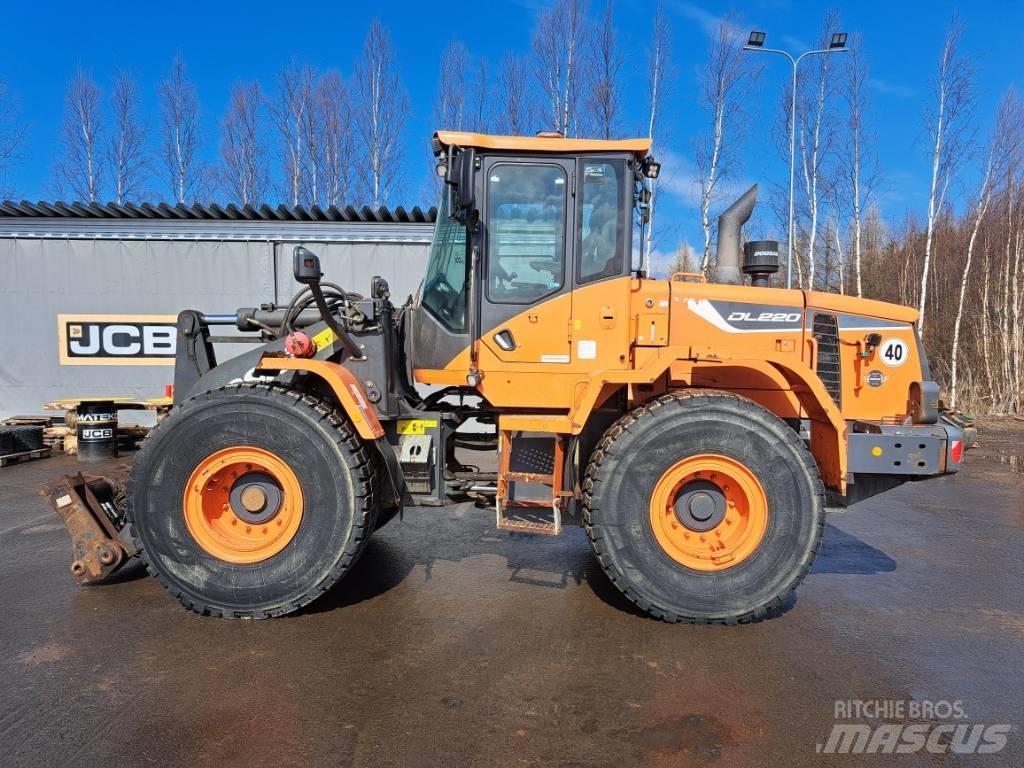 Doosan DL 220 Gumikerekes homlokrakodók