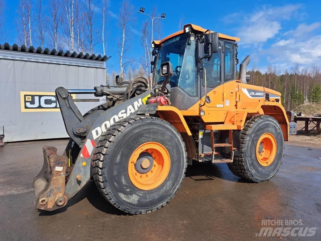 Doosan DL 220 Gumikerekes homlokrakodók