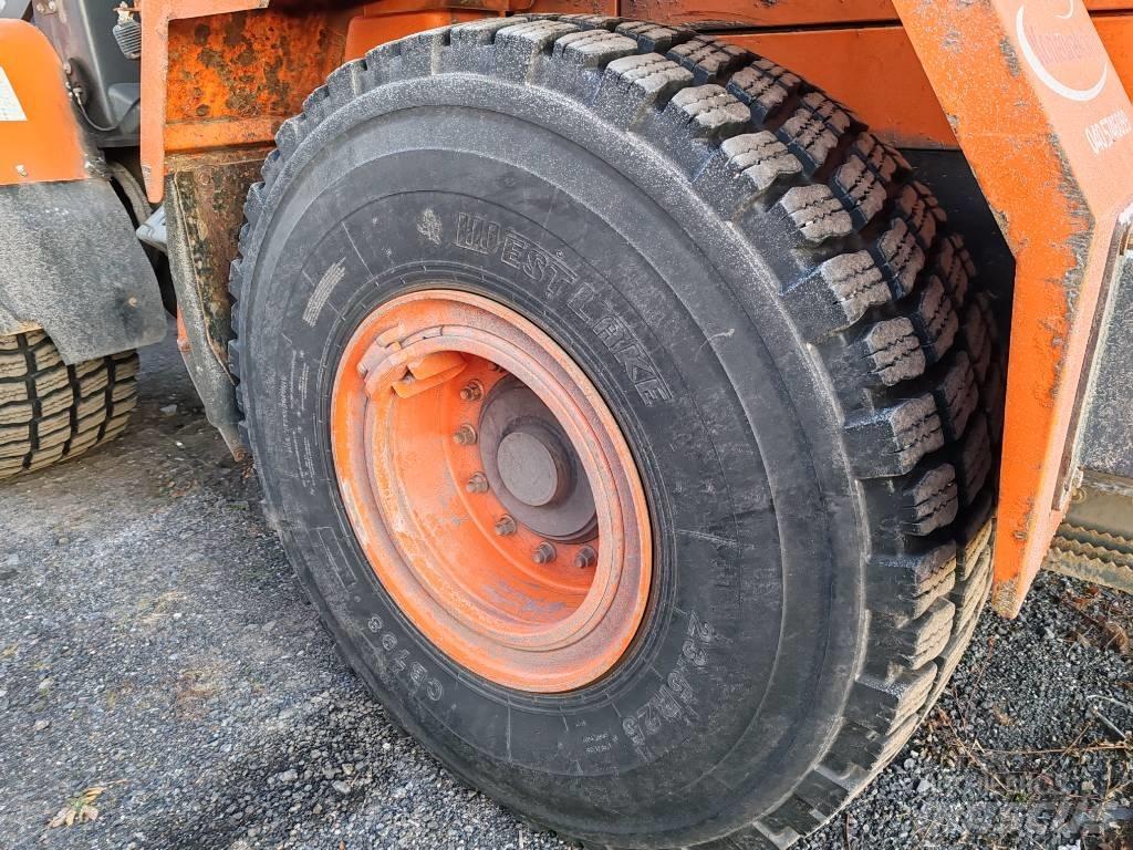 Doosan DL 220 Gumikerekes homlokrakodók