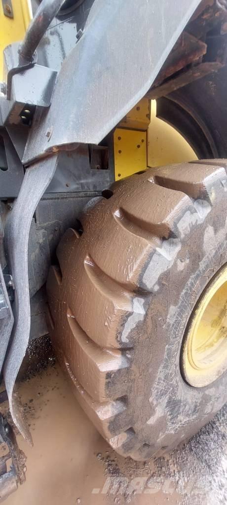 Komatsu WA470-8 Gumikerekes homlokrakodók