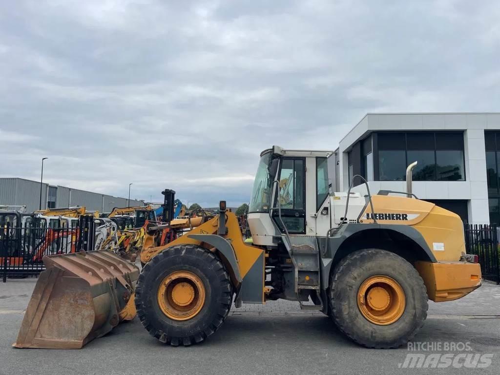 Liebherr L544 Gumikerekes homlokrakodók