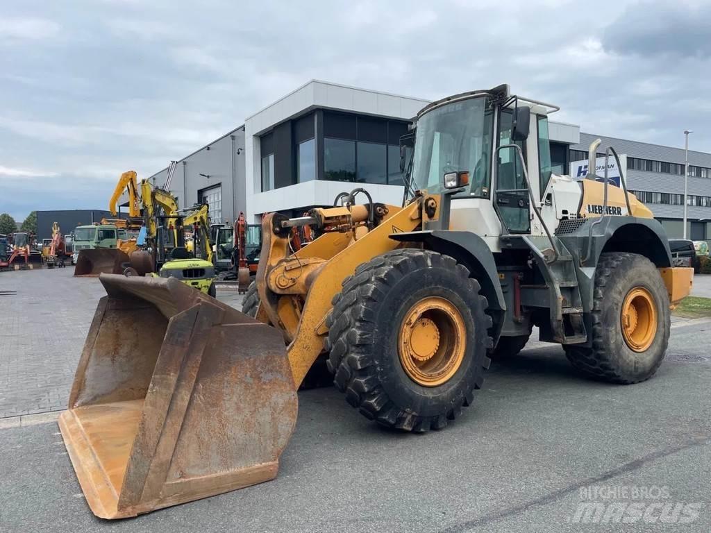 Liebherr L544 Gumikerekes homlokrakodók