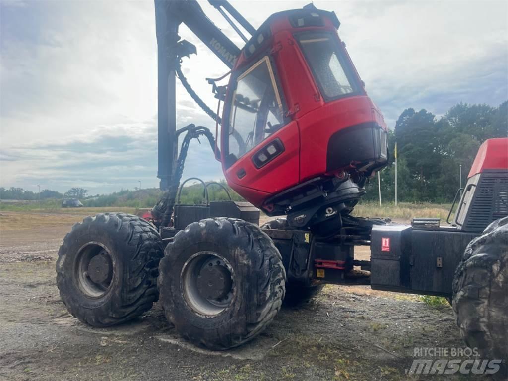 Komatsu 951 Betakarítók