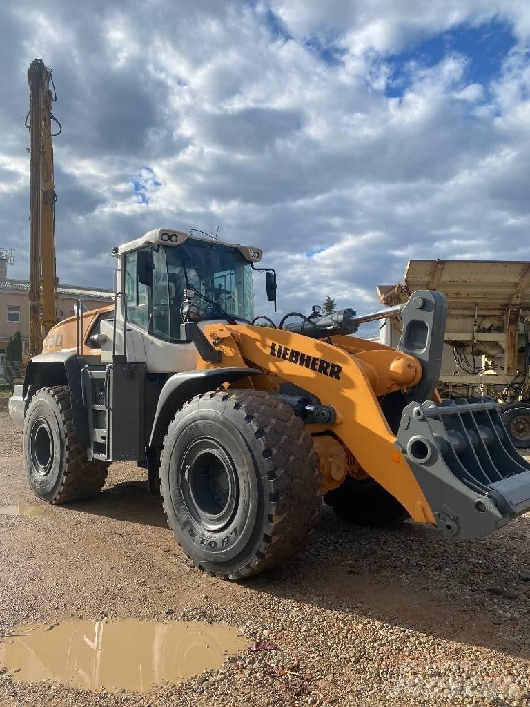 Liebherr 580  L Gumikerekes homlokrakodók