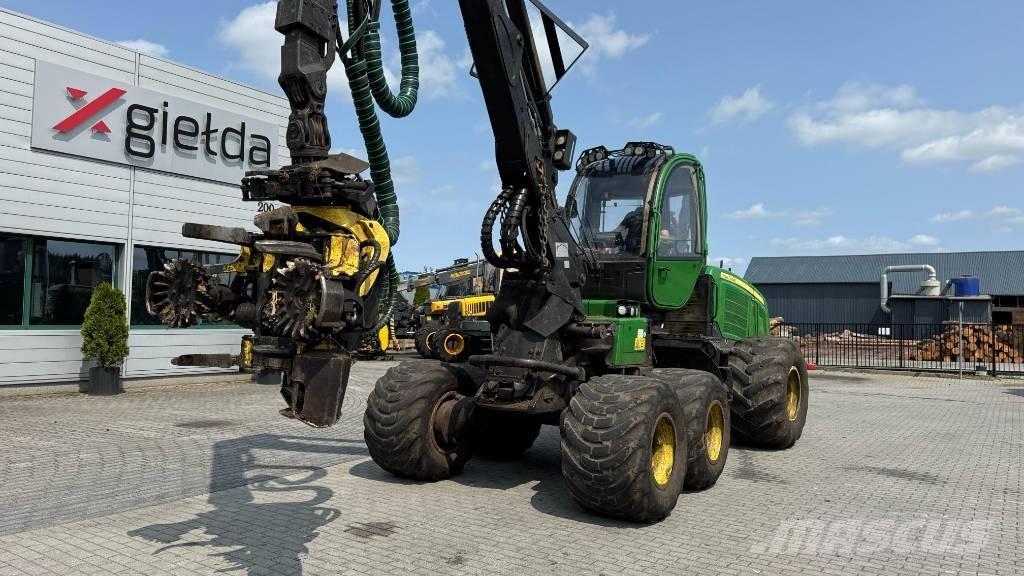John Deere 1070 E Betakarítók