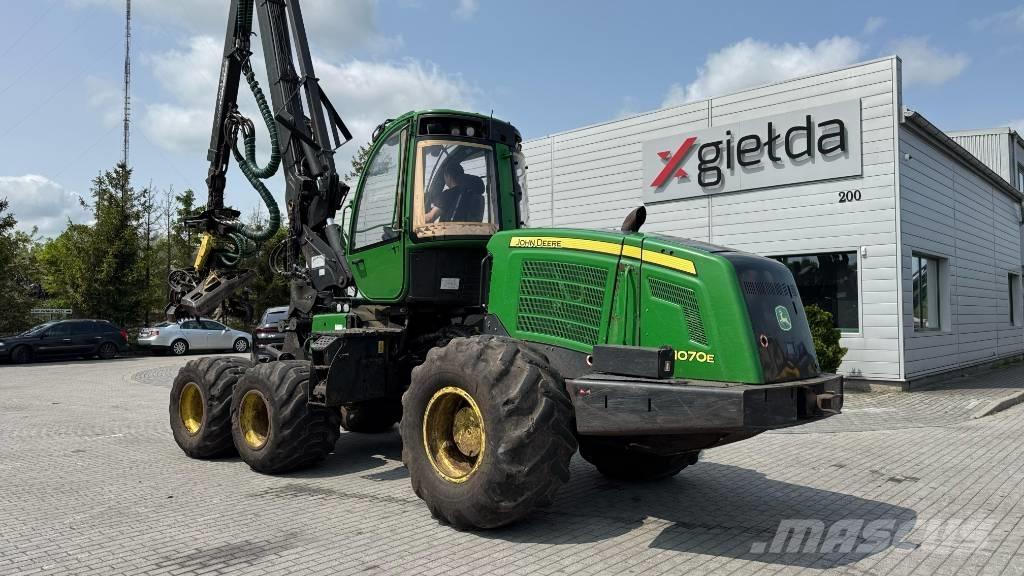 John Deere 1070 E Betakarítók