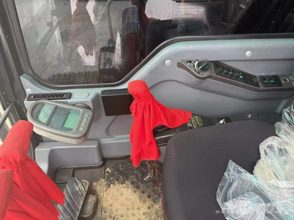 Volvo 140 Lánctalpas kotrók