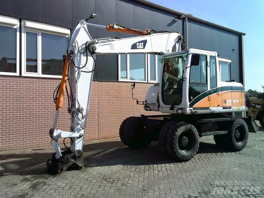 CAT M313D Gumikerekes kotrók