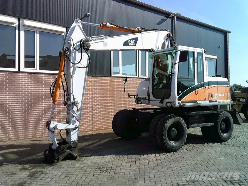 CAT M313D Gumikerekes kotrók