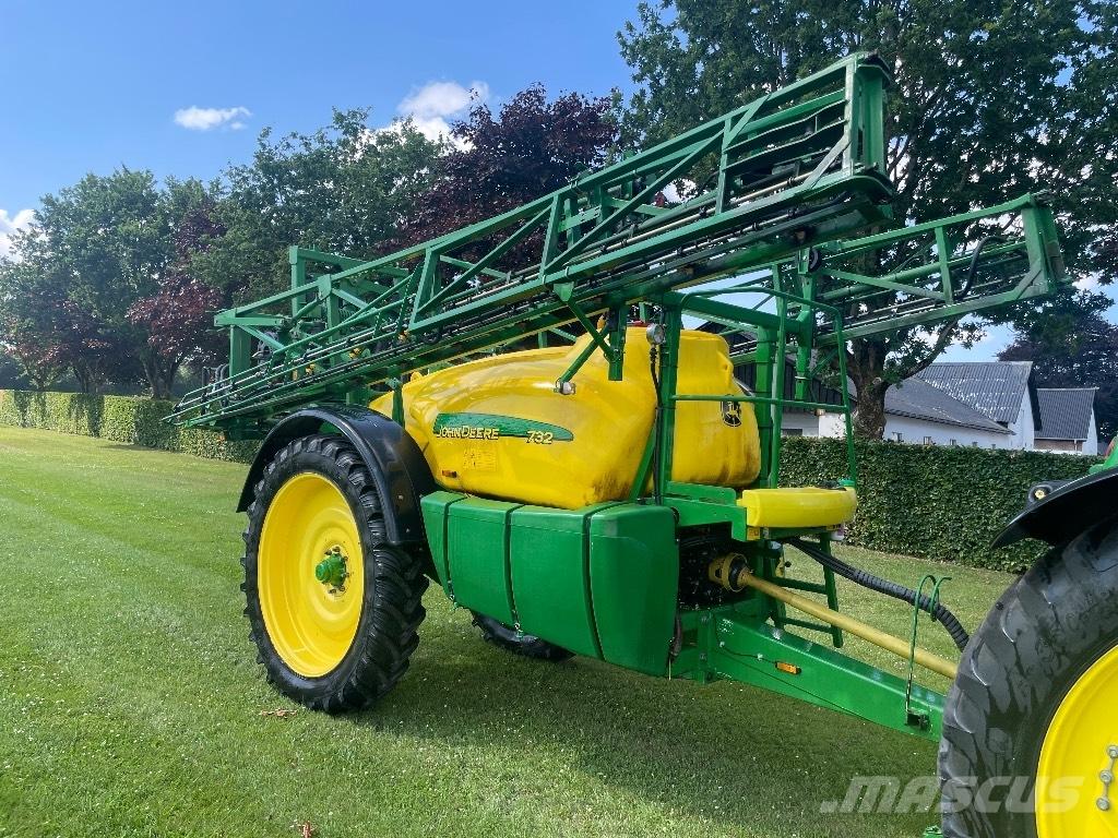 John Deere 732 Vontatott trágyaszórók