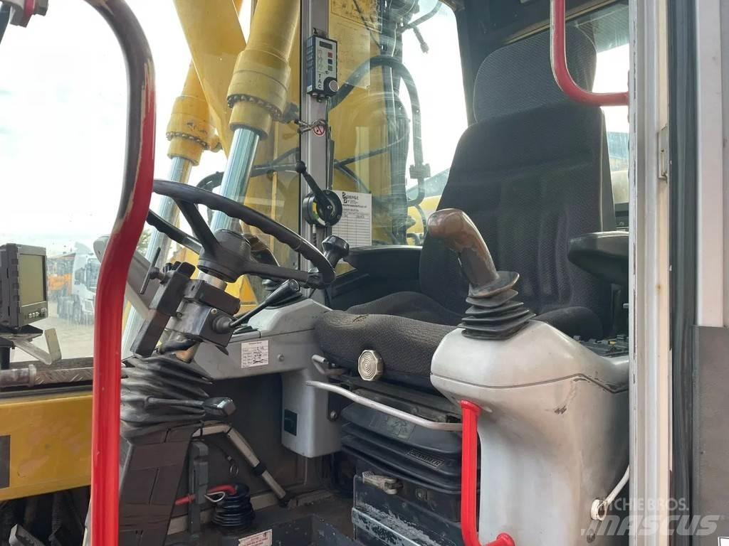 Atlas 1404K Gumikerekes kotrók