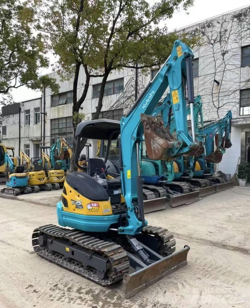 Kubota 25 Mini kotrók < 7t