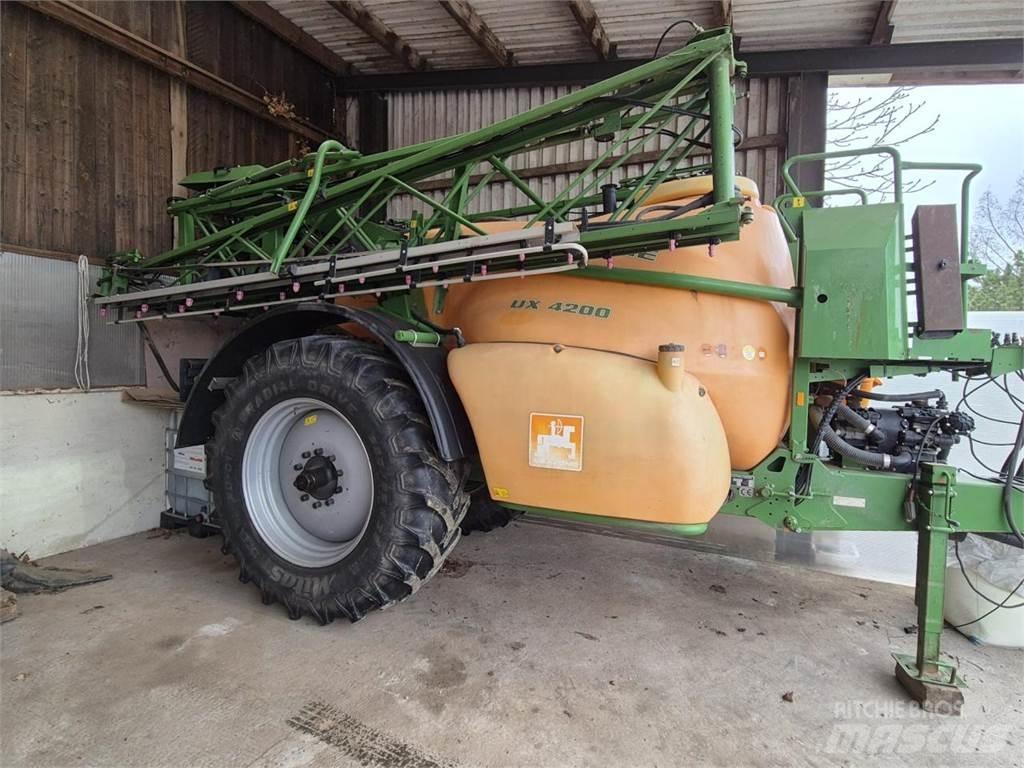 Amazone UX 4200 Vontatott trágyaszórók