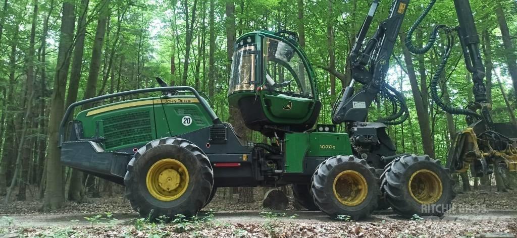John Deere 1070G Betakarítók