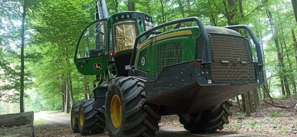John Deere 1070G Betakarítók