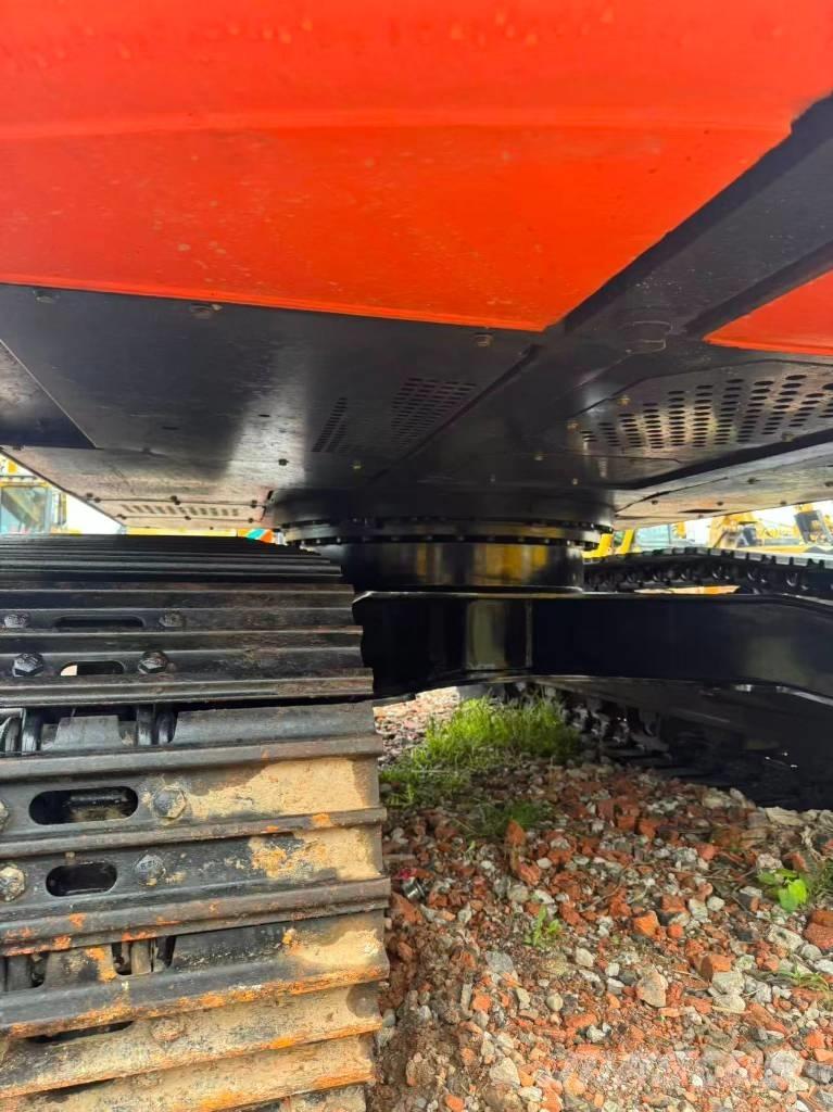 Hitachi ZX 200 Lánctalpas kotrók