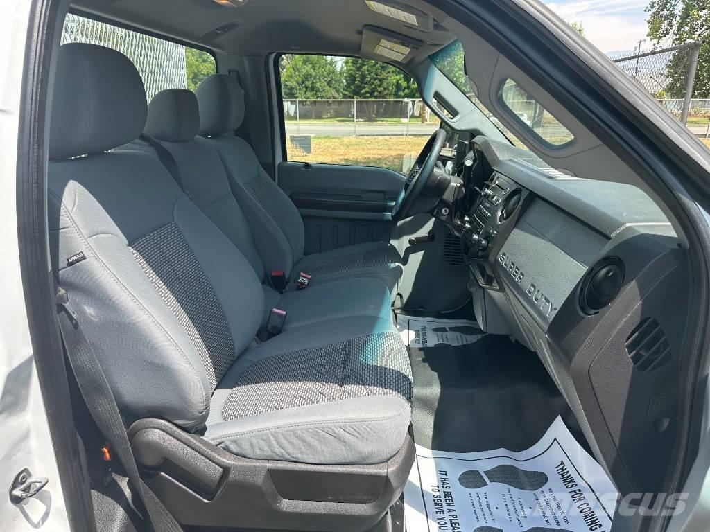 Ford F 250 SD Kis teherszállító/Platós kocsi
