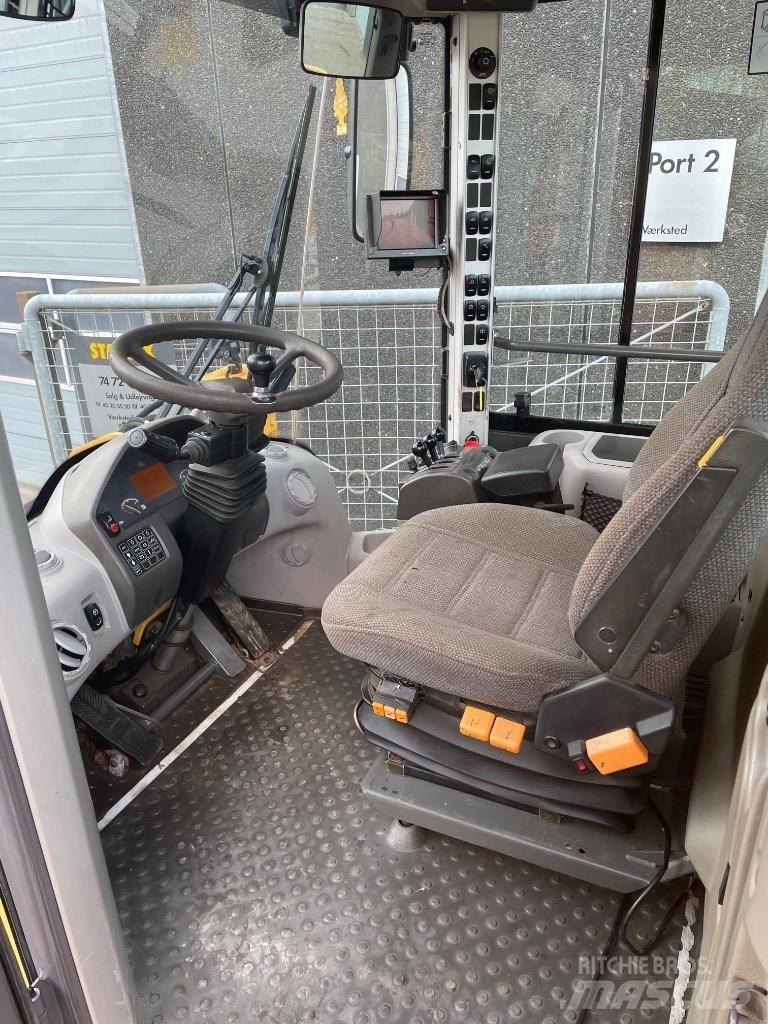 Volvo L90F Gumikerekes homlokrakodók