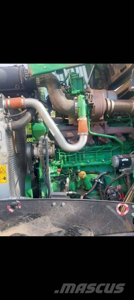 John Deere 1070 E Betakarítók