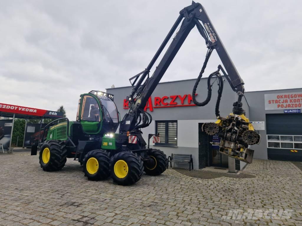 John Deere 1070 E Betakarítók