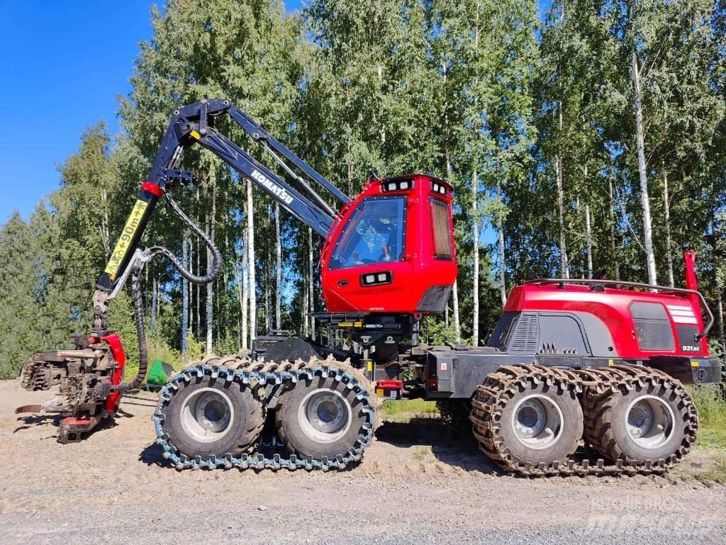 Komatsu 931 XC Betakarítók