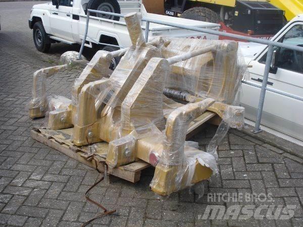 CAT 140M/160M Ripper Építőipar - Egyebek