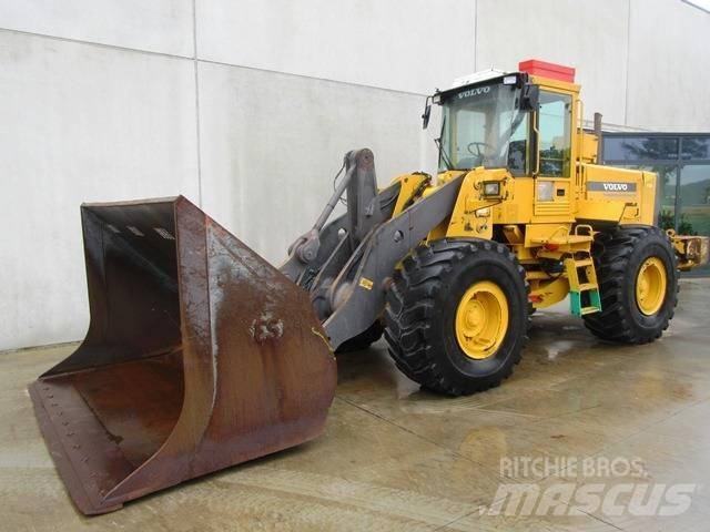 Volvo L 120 C Gumikerekes homlokrakodók