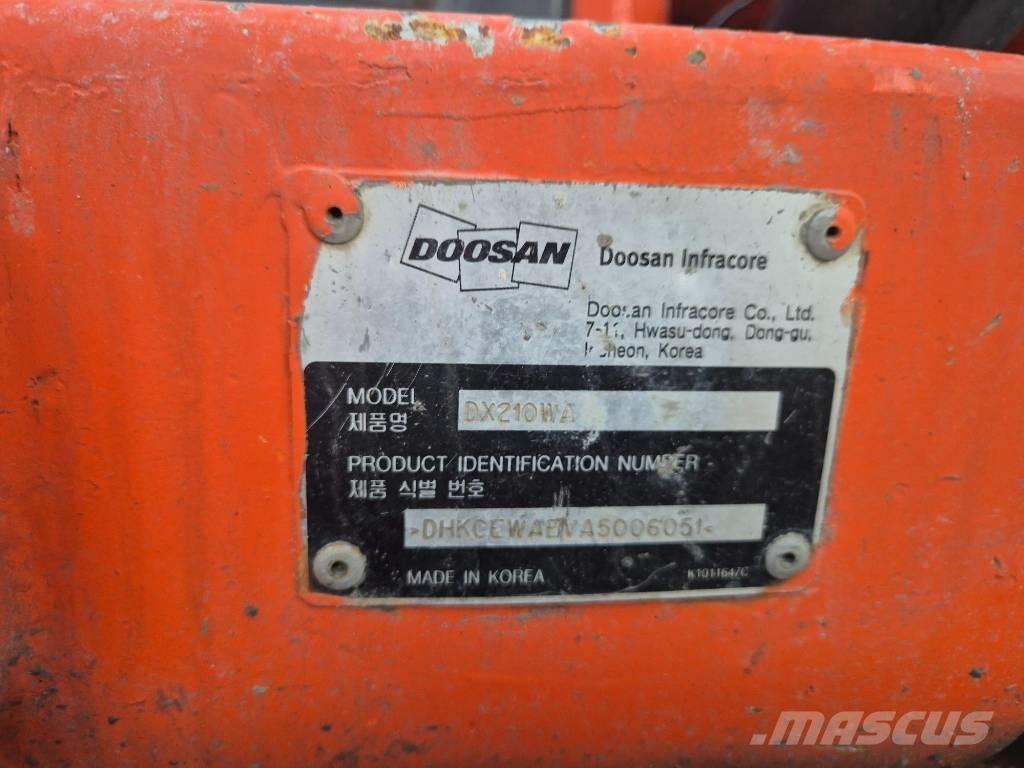 Doosan DX210W Gumikerekes kotrók