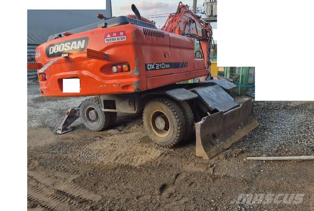 Doosan DX210W Gumikerekes kotrók