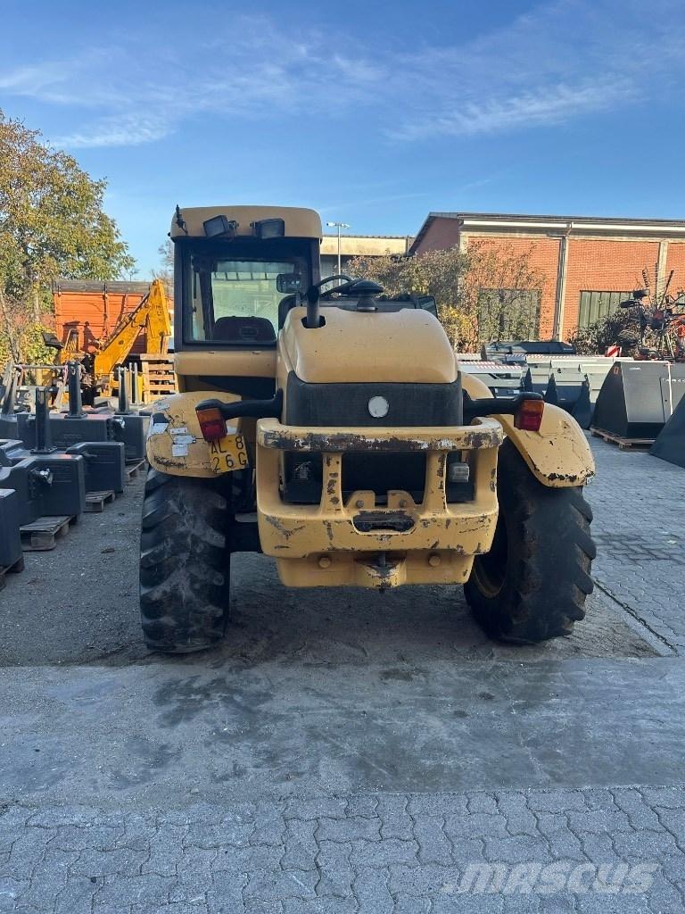 New Holland LM 640 Teleszkópos mezőgazdasági rakodók