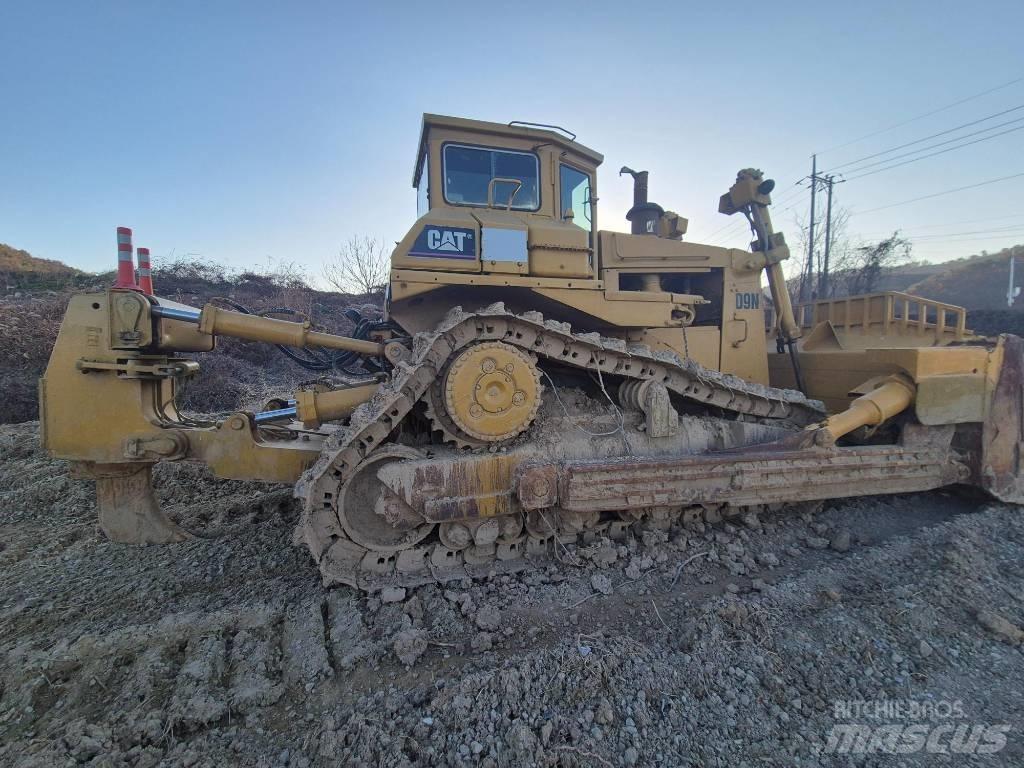 CAT D 9 N lánctalpas dózerek