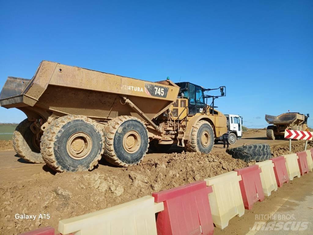 CAT 745 Csuklósdömperek