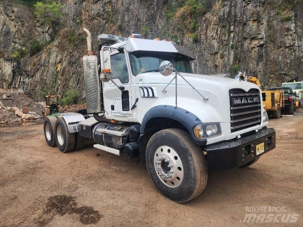 Mack GU713 GRANITE Fülkés alváz