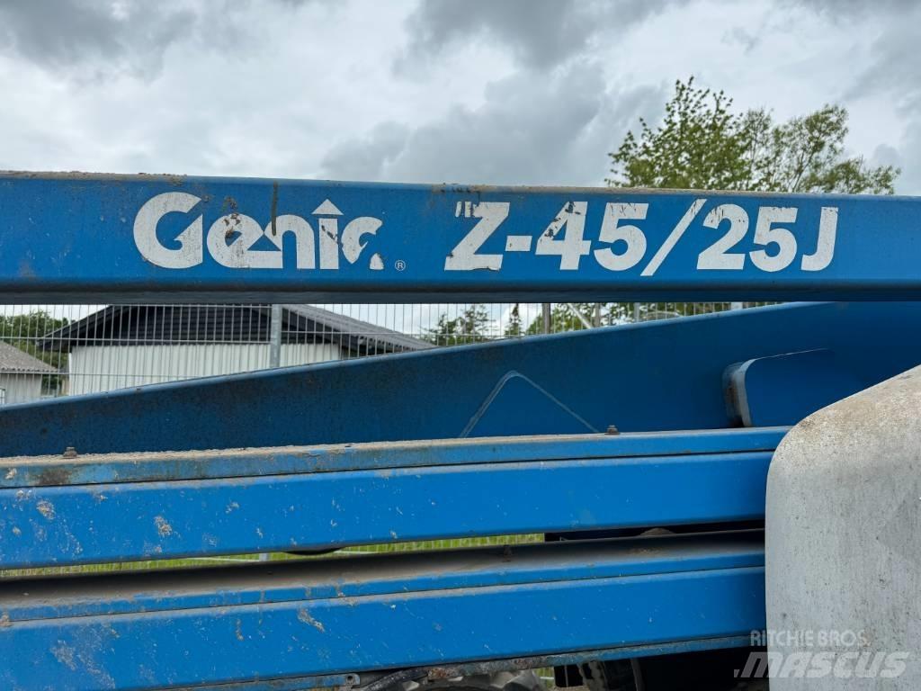 Genie Z 45/25 Karos emelők