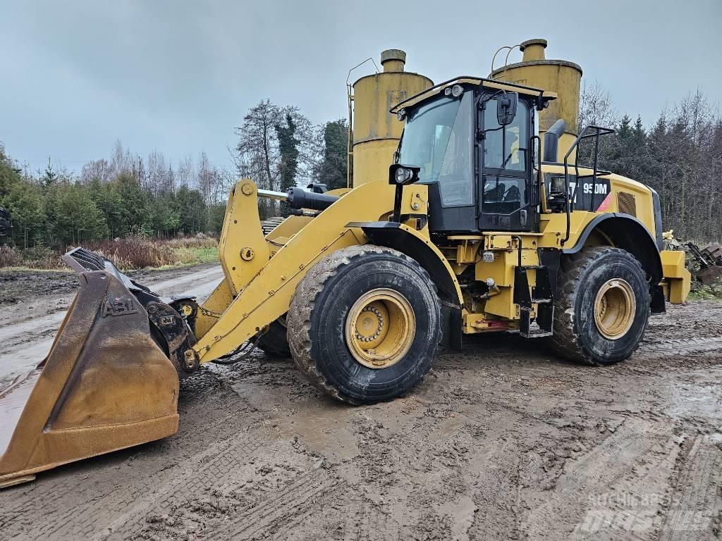 CAT 950M Gumikerekes homlokrakodók