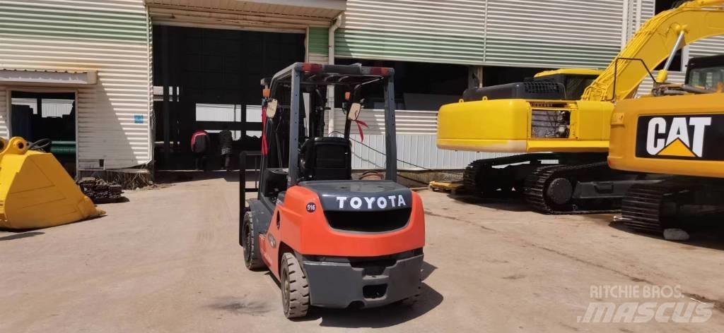 Toyota 8 FDN 30 Dízel targoncák